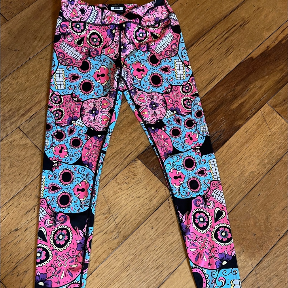 CVG sugar skull leggings. EUC. worn minimally with no flaws.